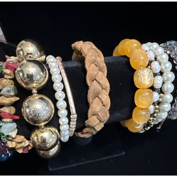 Lot of 20 Mixed Bracelets – Stretch, Slide, and String Styles in Multicolors - Picture 3 of 15